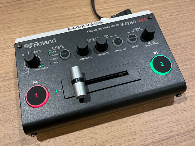 ローランド、USBストリーミング機能を搭載したストリーミング・ビデオ ジーンズを中心 【送料込・元箱付】Roland V-02HD ビデオミキサー DJ機器