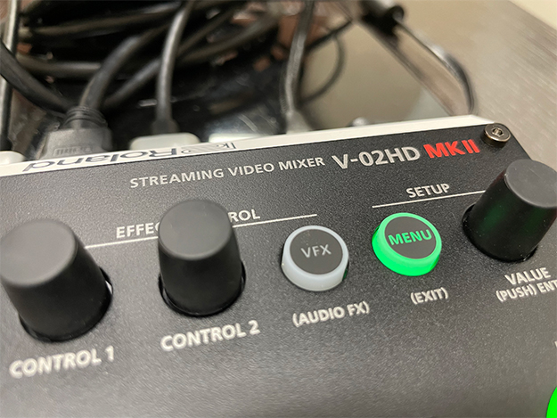 Vol.153 「V-02HD MK II」最速レビュー!USB STREAM出力対応とAUDIO IN ジーンズを中心 【送料込・元箱付】Roland V-02HD ビデオミキサー DJ機器